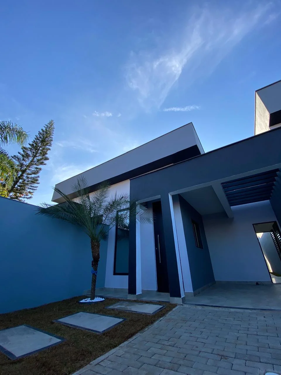 Casa com 3 dormitórios próximo à praia no bairro CIBRATEL 2