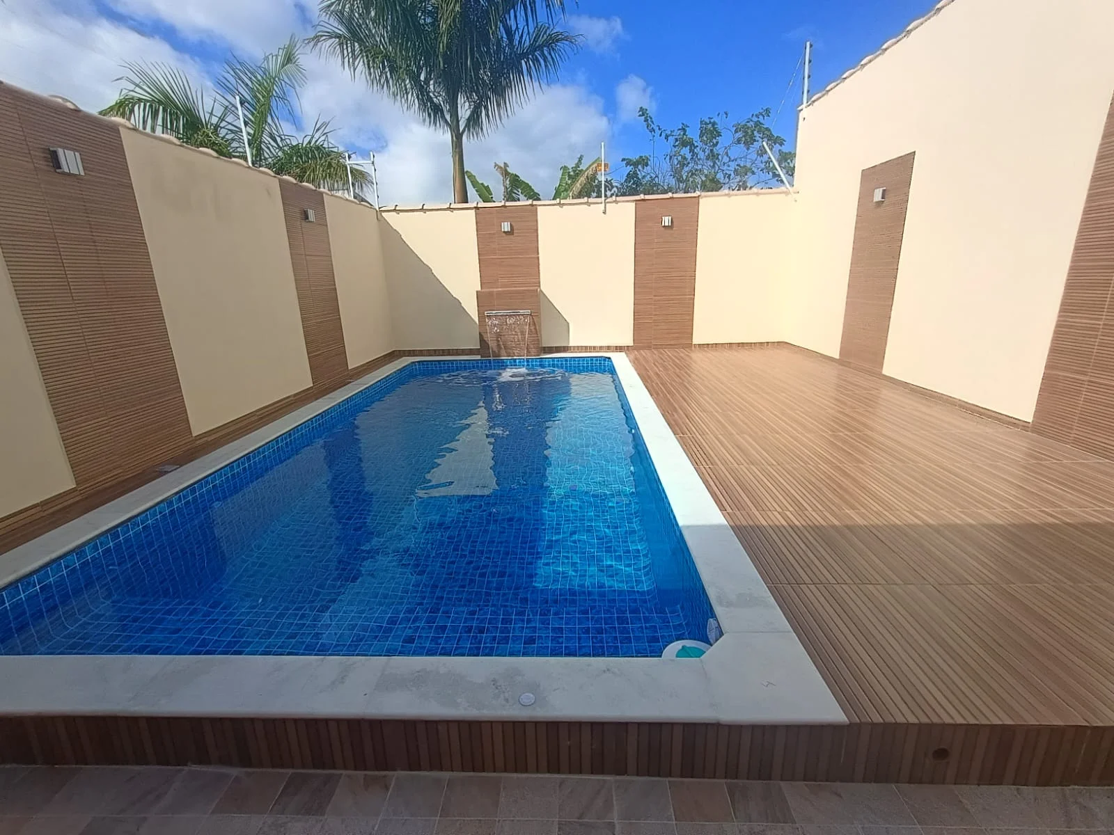 Casa com 2 dormitórios próximo à praia no bairro Cibratel II