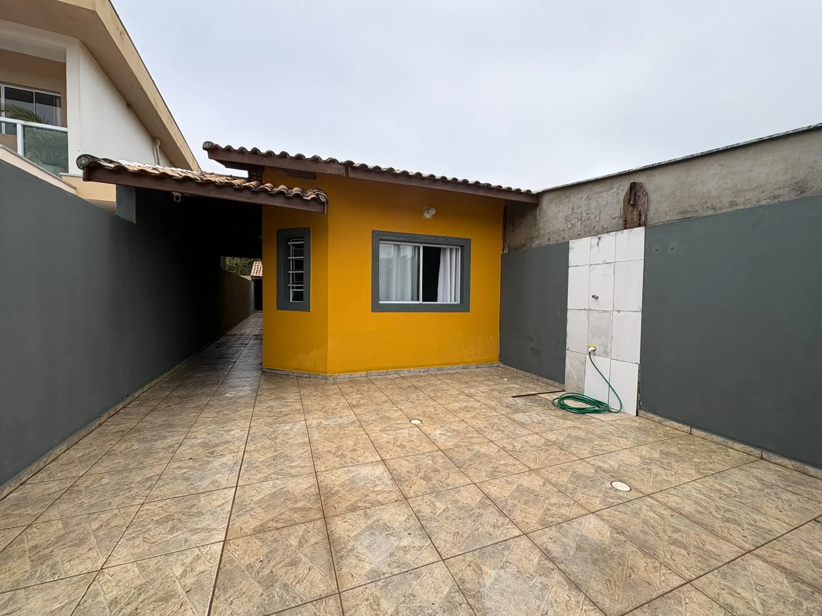 Casa com 2 dormitórios no bairro Nova Itanhaém