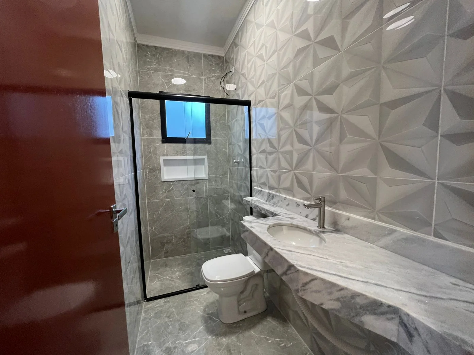 8e8c9b5a-3380-4b48-9830-e7f9f000d949.jpg
