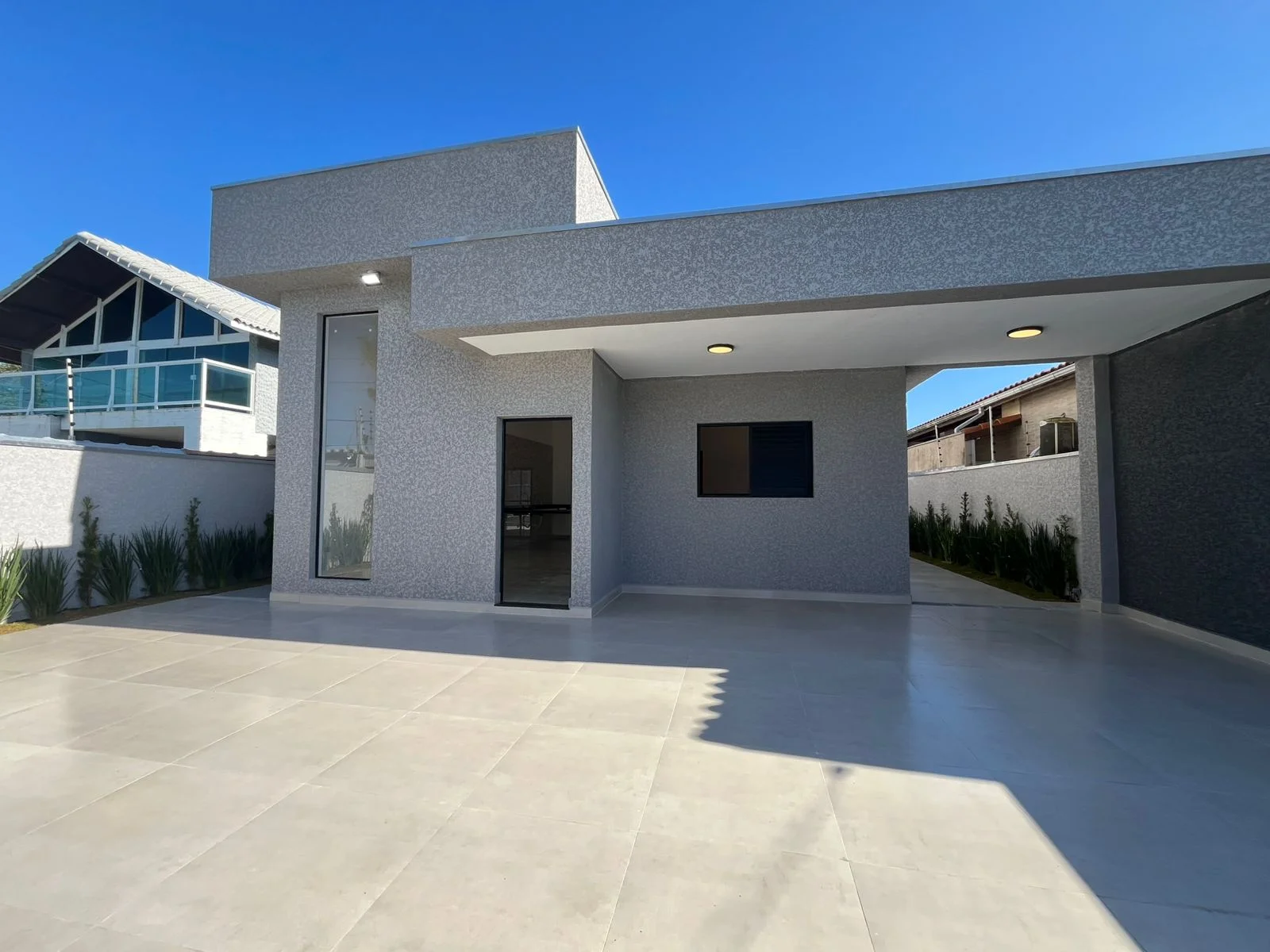 Casa com 3 dormitórios com vista para o mar no bairro Bopiranga