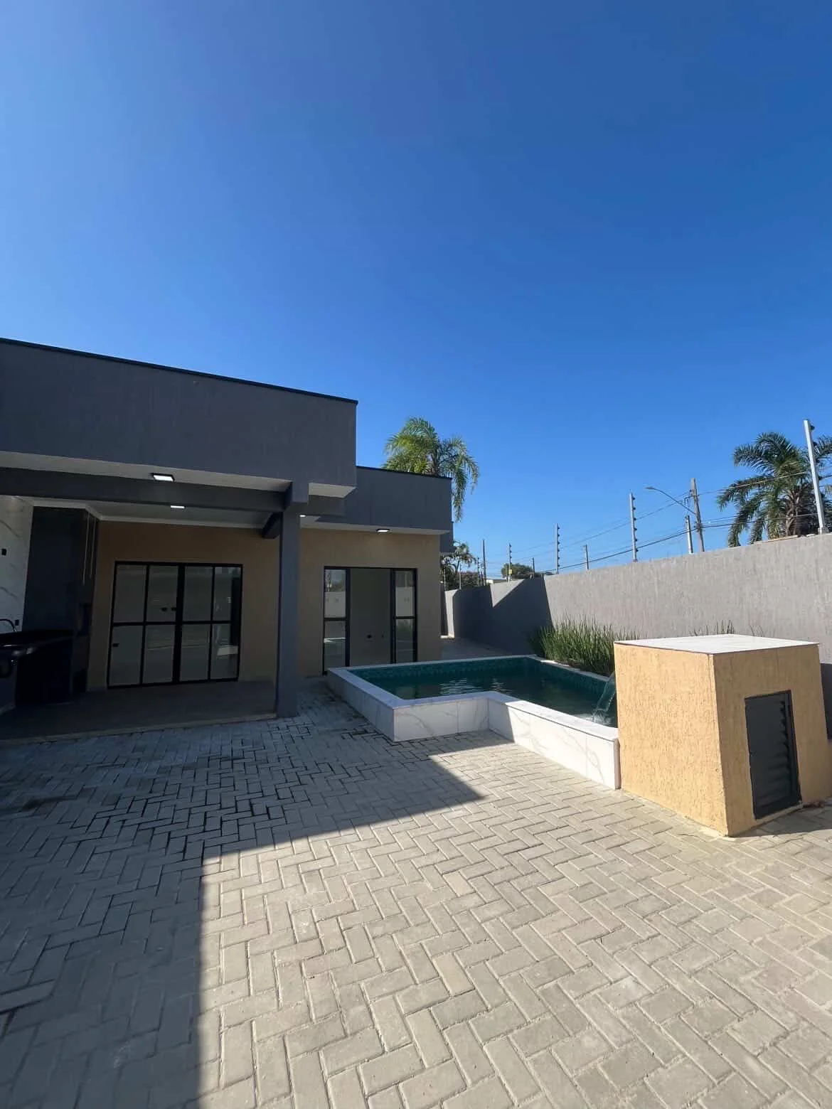 Casa com 2 dormitórios próximo à praia no bairro Gaivota (Praia)