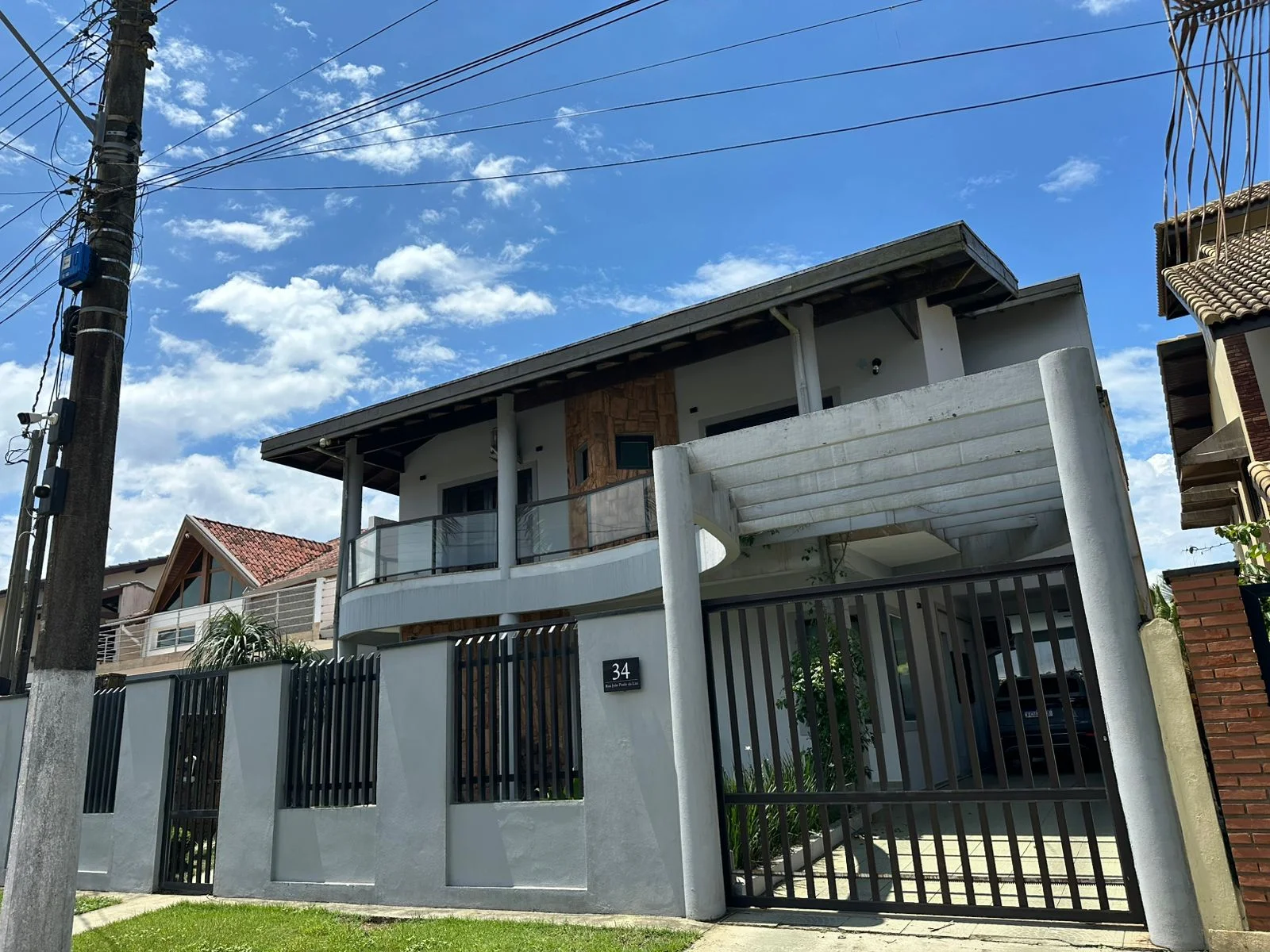 Casa com 4 dormitórios mobiliado com vista para o mar no bairro Marrocos