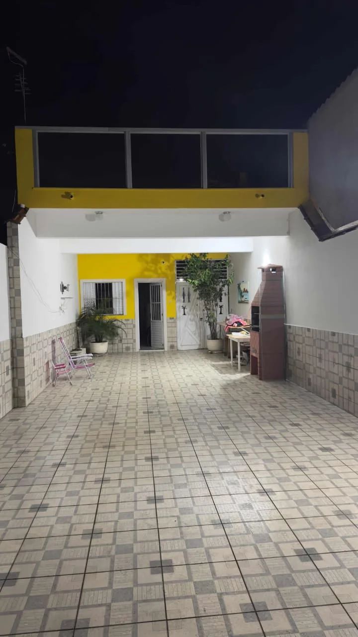 Casa com 2 dormitórios próximo á praia jardim savoy