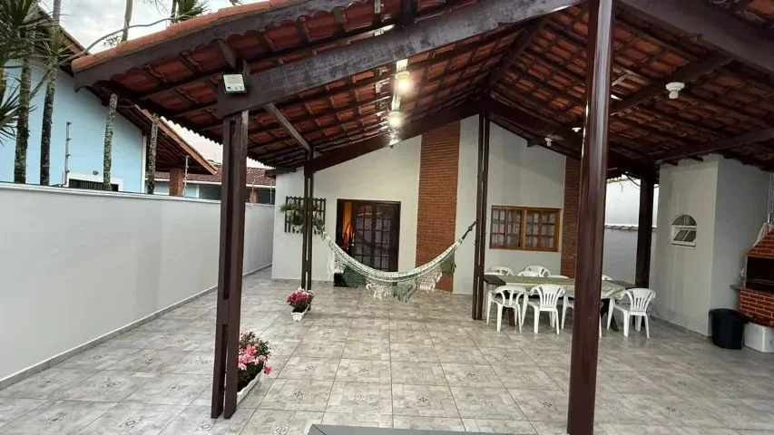 Casa com 2 dormitórios próximo à praia no bairro Cibratel II