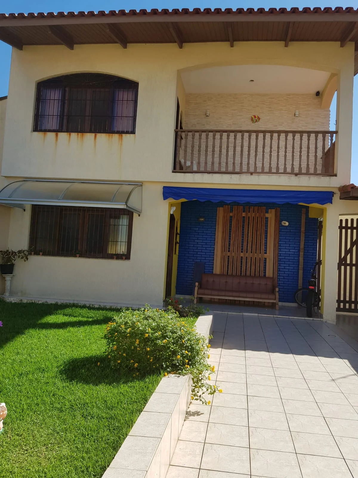 Sobrado com 5 dormitórios próximo à praia no bairro Cibratel II