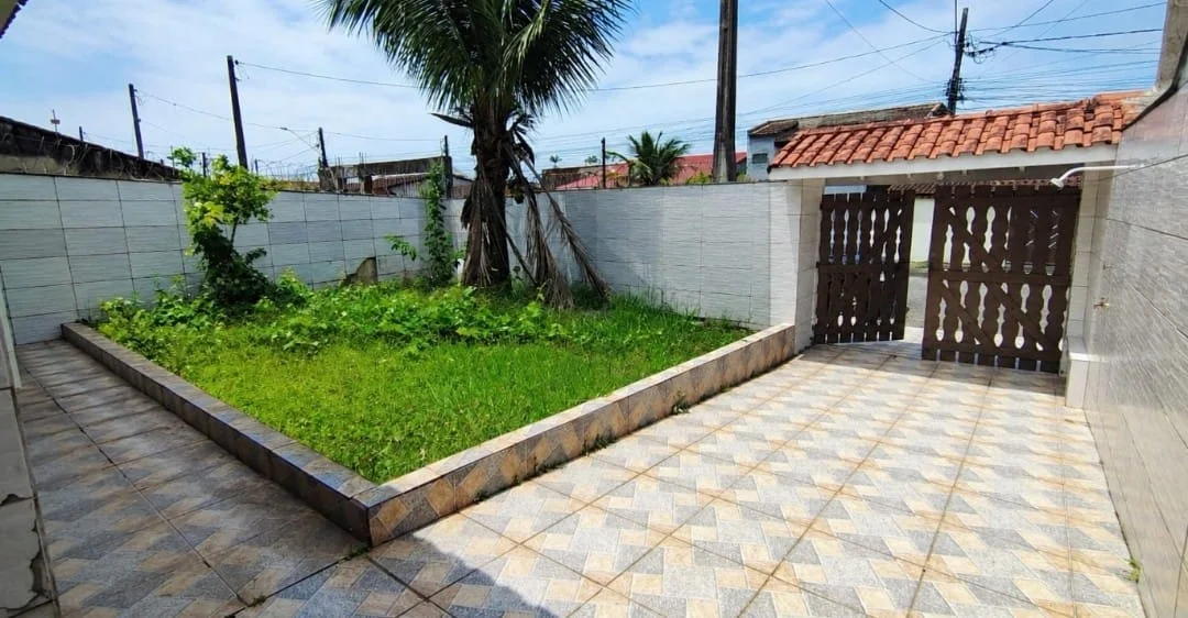 Casa com 2 dormitórios no bairro Tropical