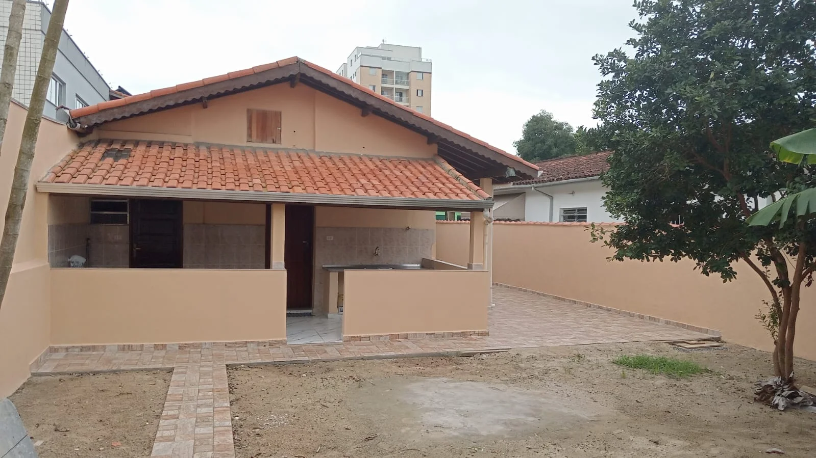 Casa com 5 dormitórios próximo à praia no bairro Vila São Paulo