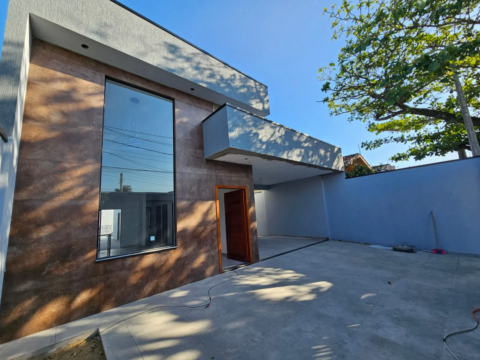 Casa com 3 dormitórios próximo à praia no bairro Suarão