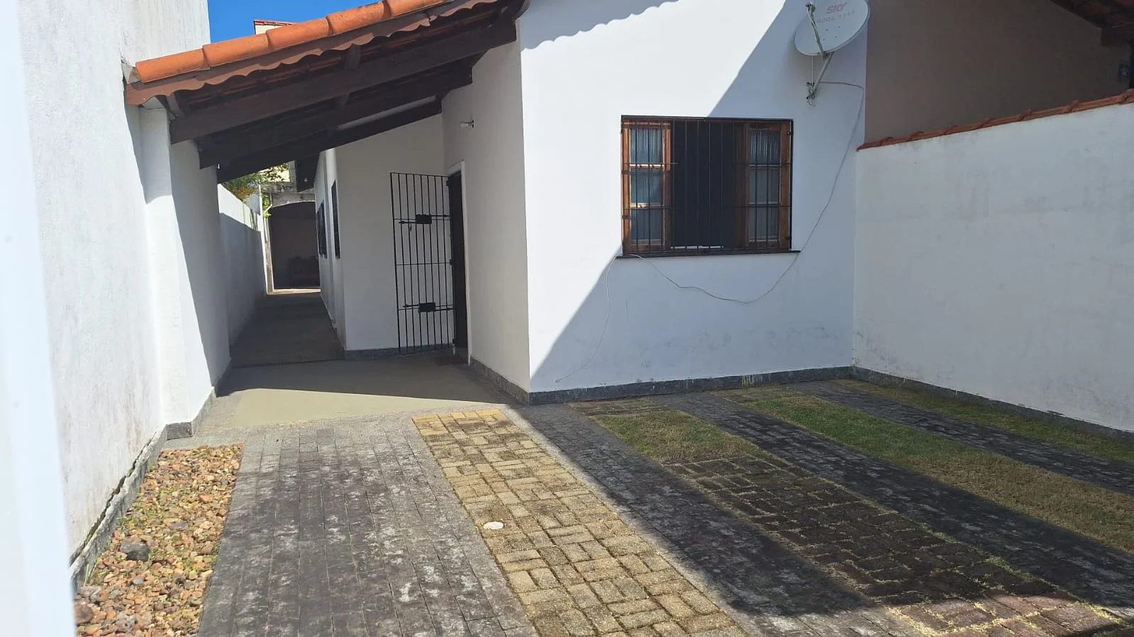 Casa com 2 dormitórios mobiliado próximo à praia no bairro Tupy