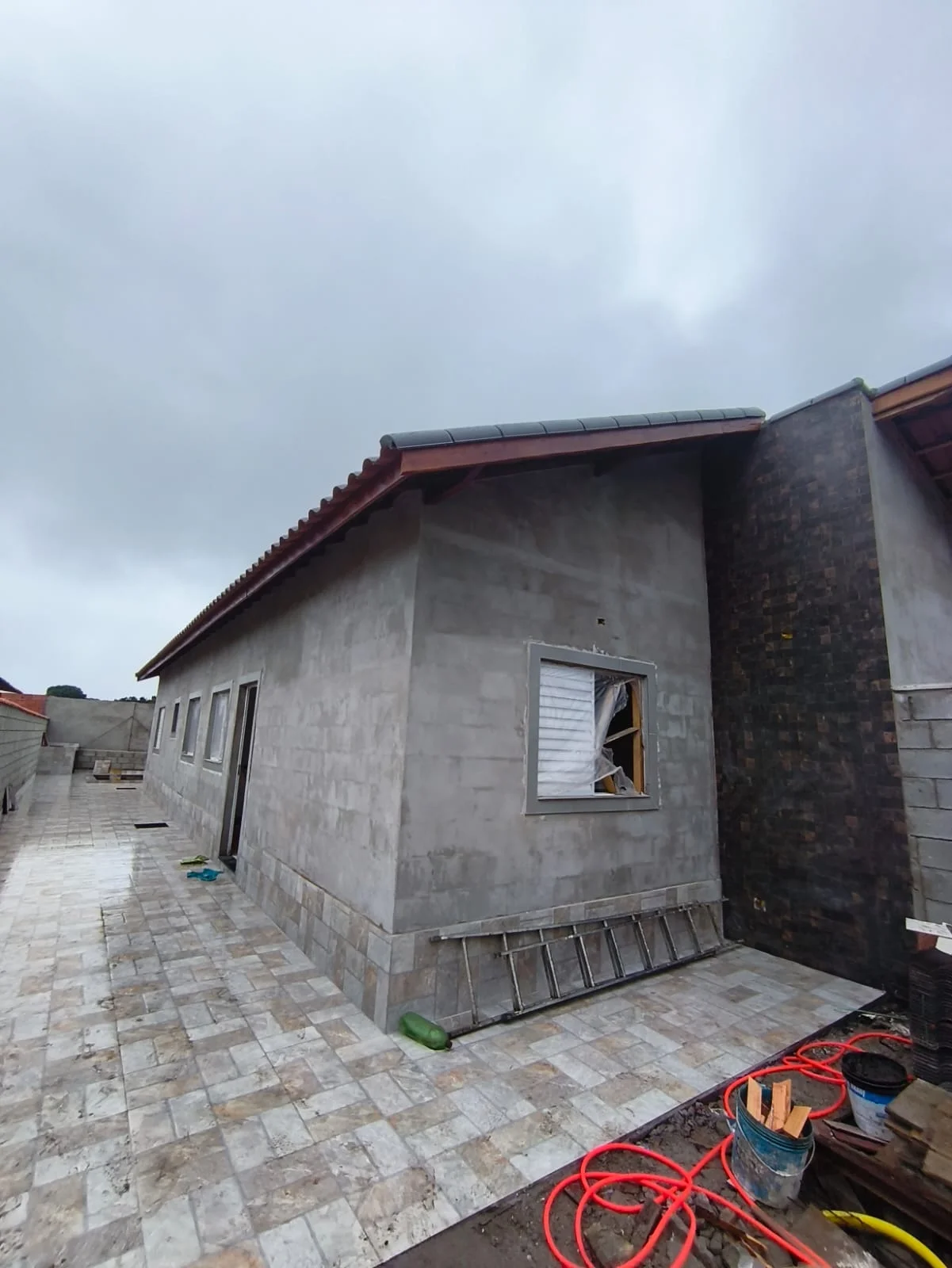 Casa com 2 dormitórios próximo à praia no bairro Parque Augustus