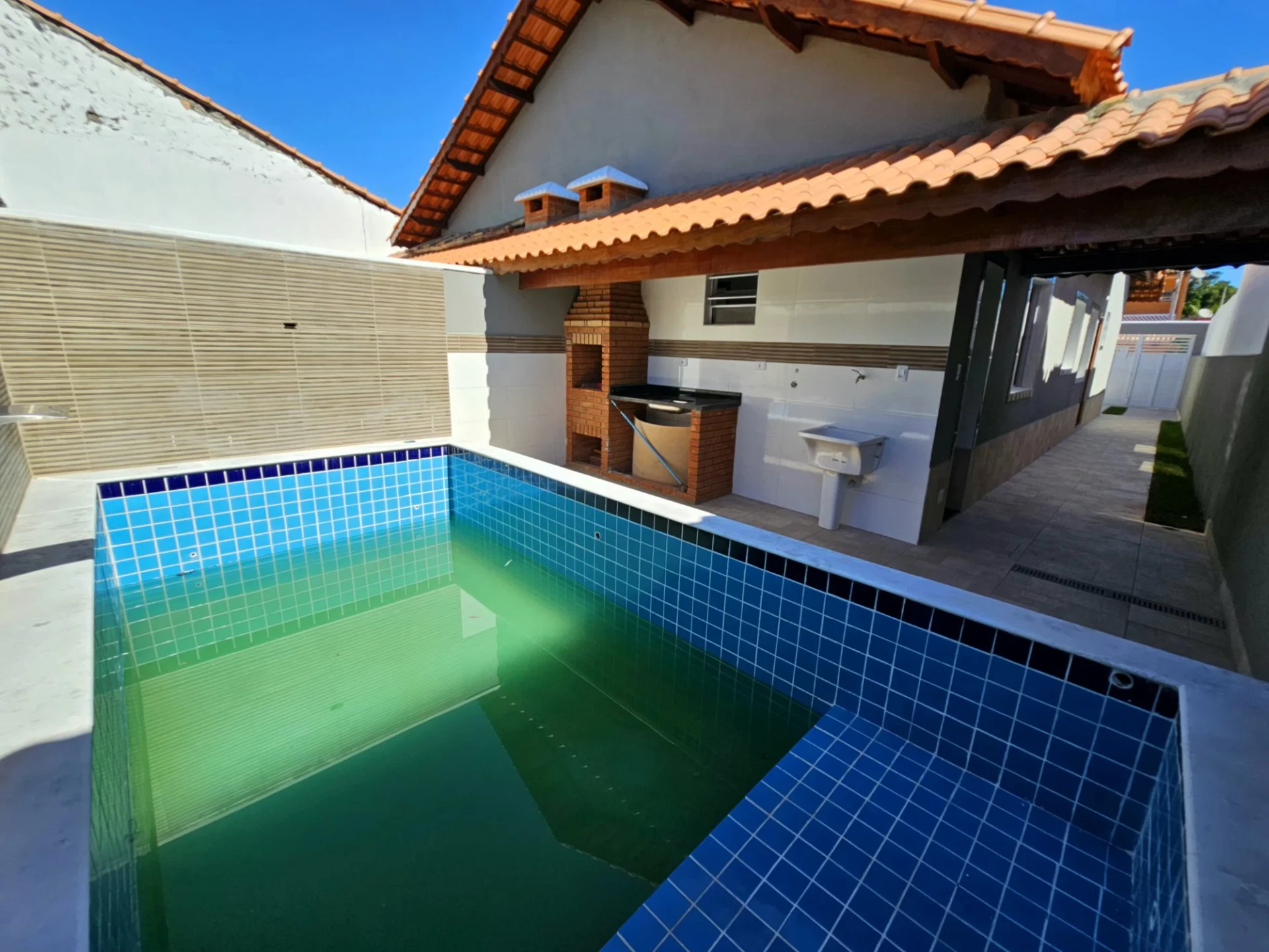 Casa com 2 dormitórios no bairro Verde Mar