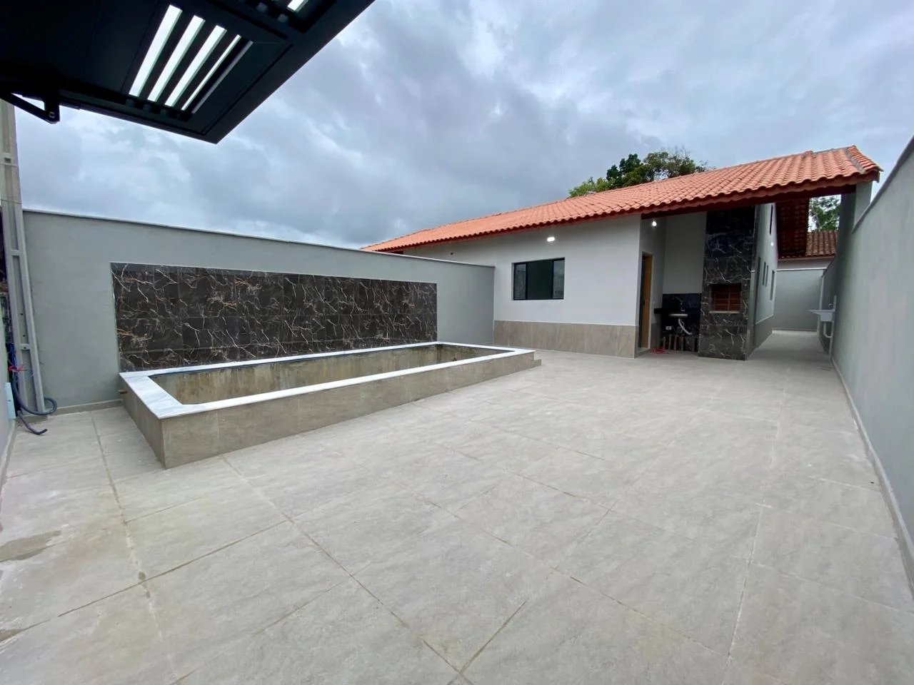 Casa com 2 dormitórios no bairro Flórida Mirim