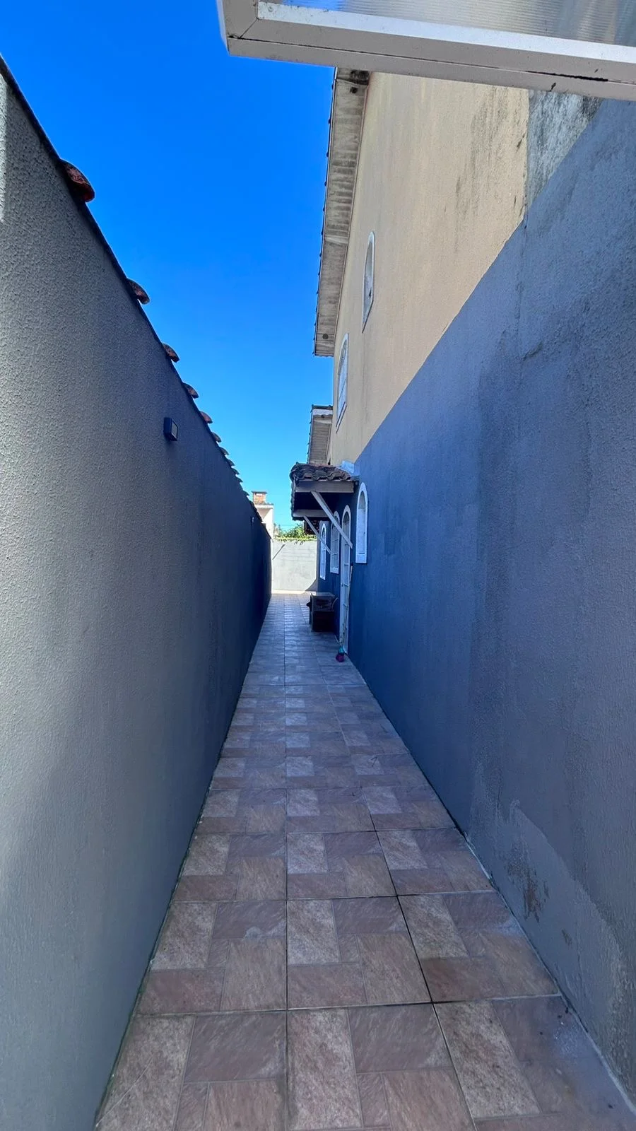 corredor dos fundos