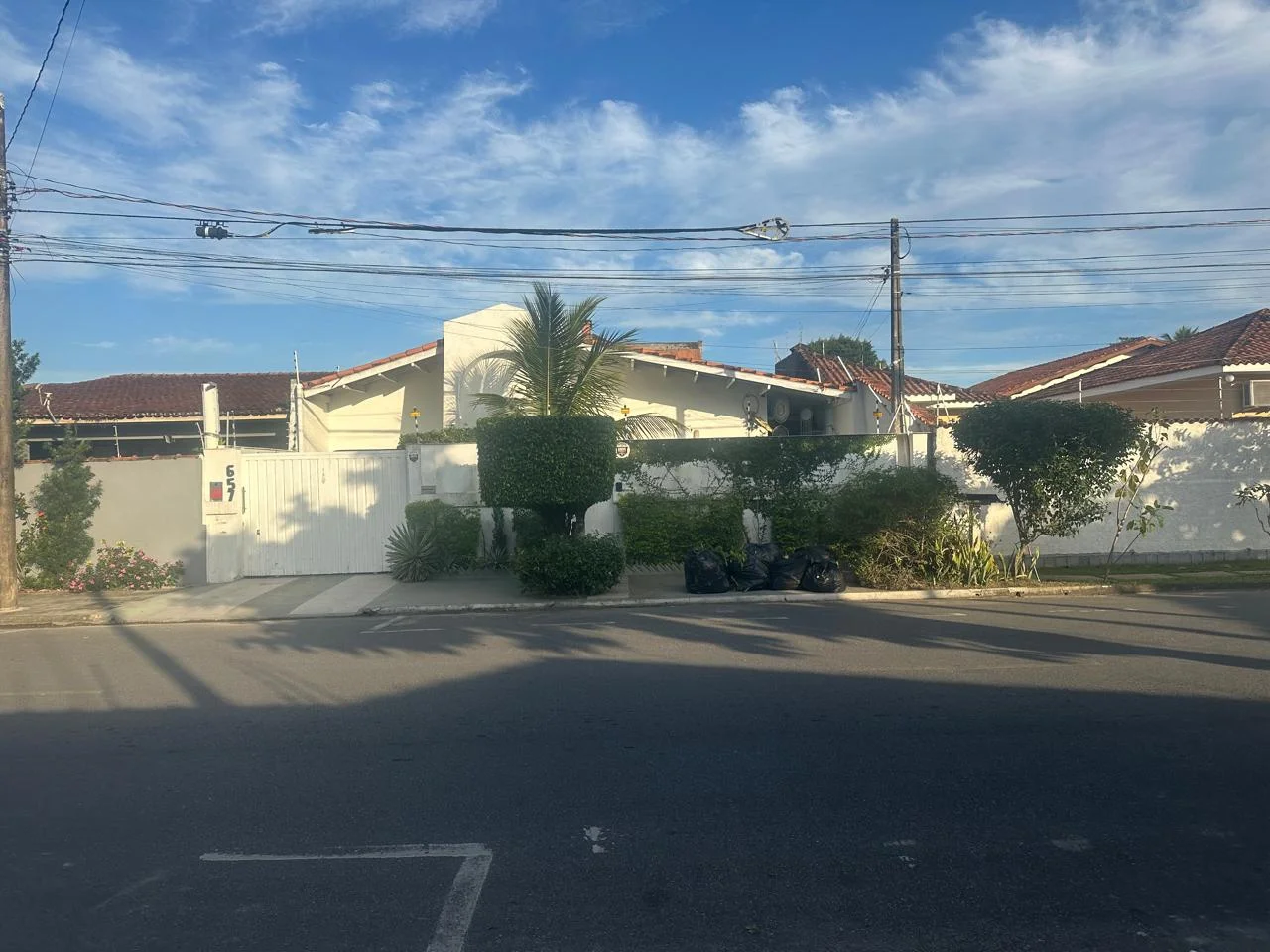 Casa com 4 dormitórios próximo à praia no bairro Cibratel I