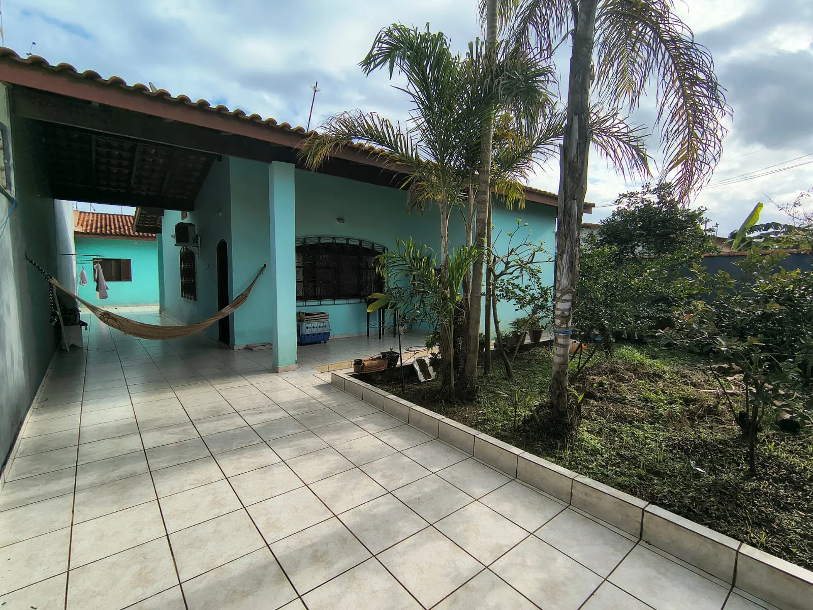 Casa com 2 dormitórios próximo à praia no bairro Jamaica (Praia)