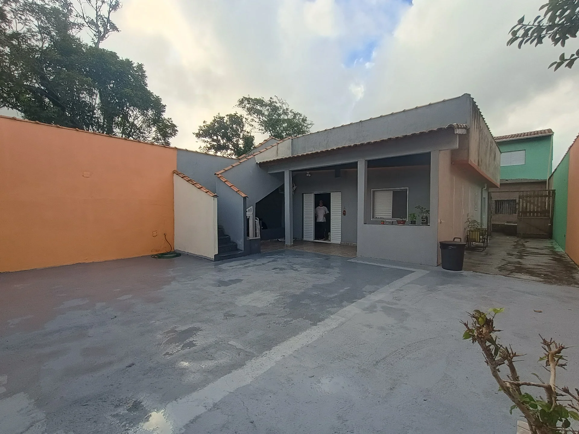 Casa com 2 dormitórios no bairro Loty