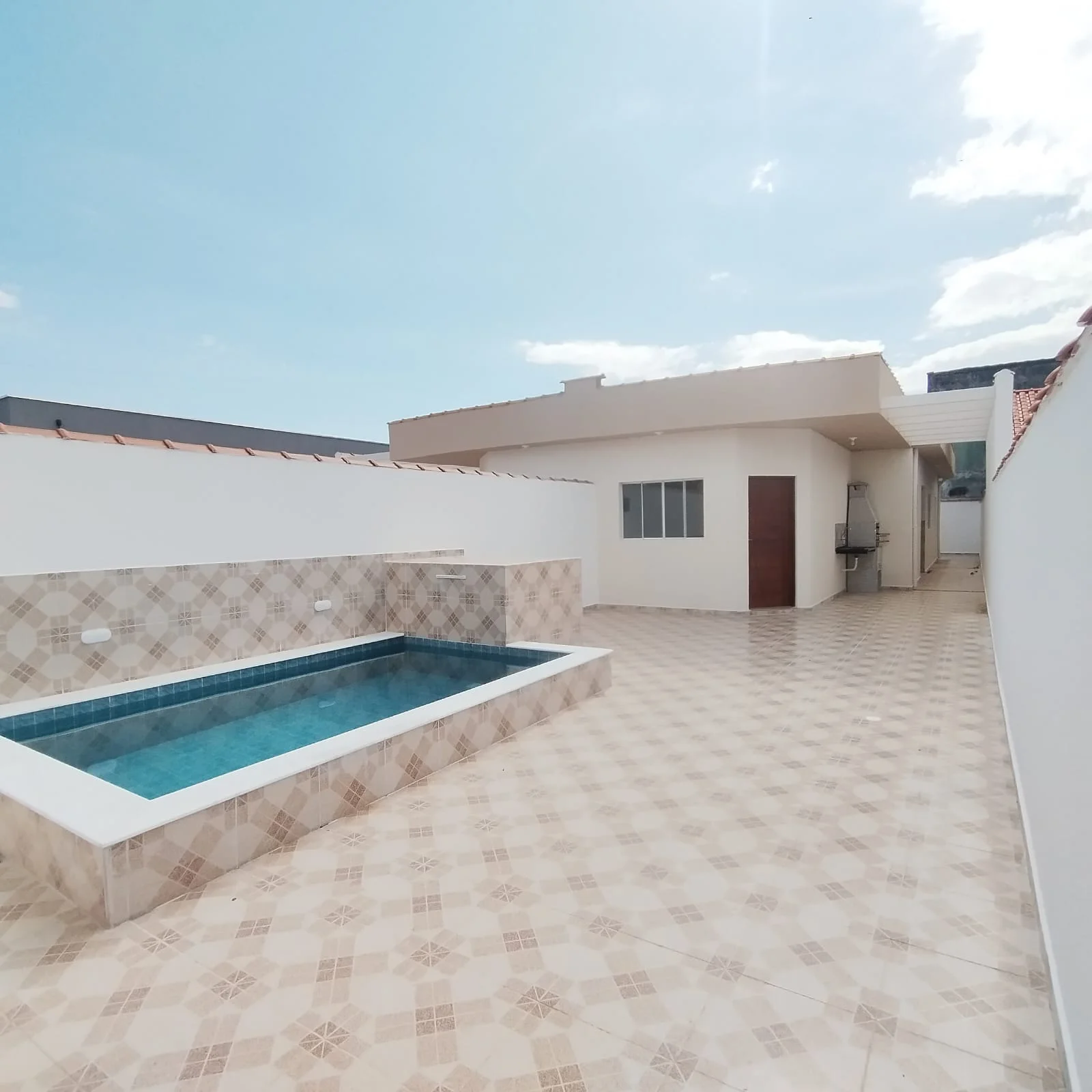Casa com 2 dormitórios próximo à praia no bairro Jamaica (Praia)