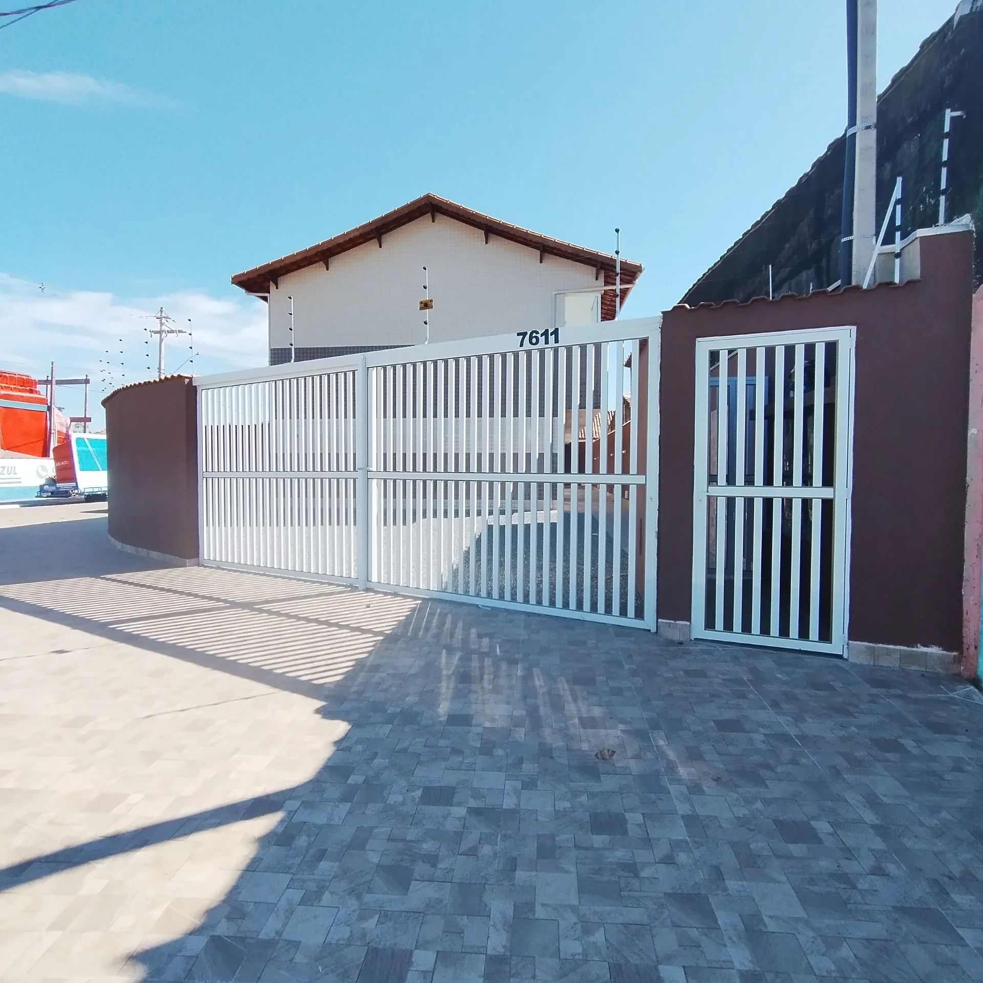 Condomínio com 2 dormitórios com vista para o mar no bairro Loty