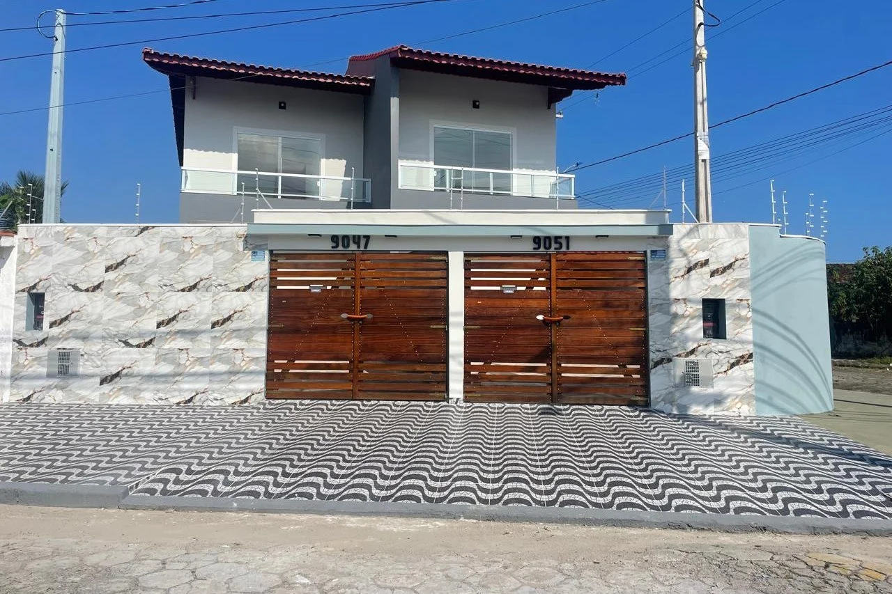 Sobrado com 2 dormitórios com vista para o mar no bairro Itaguaí