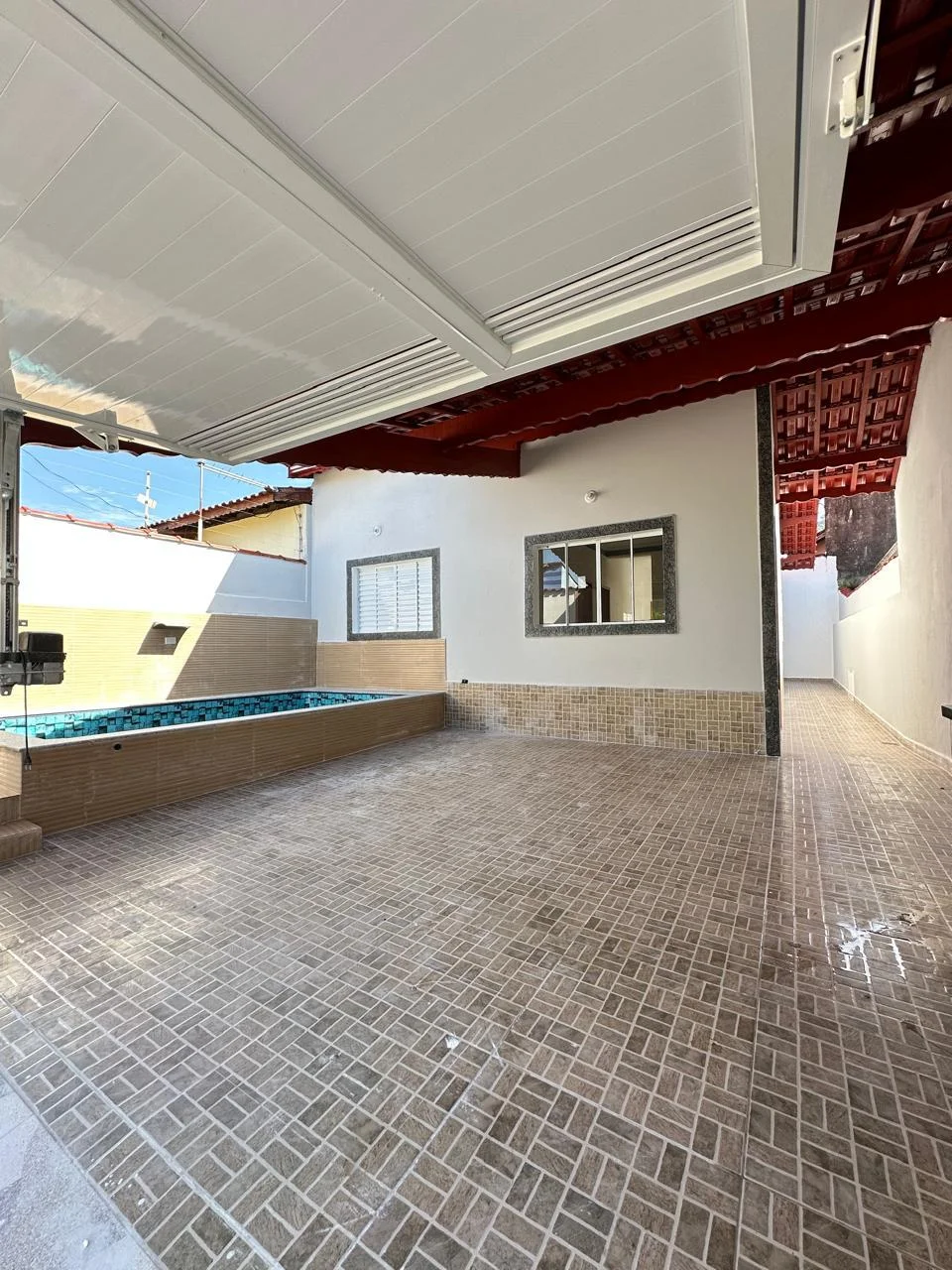 Casa com 2 dormitórios próximo à praia no bairro Vera Cruz