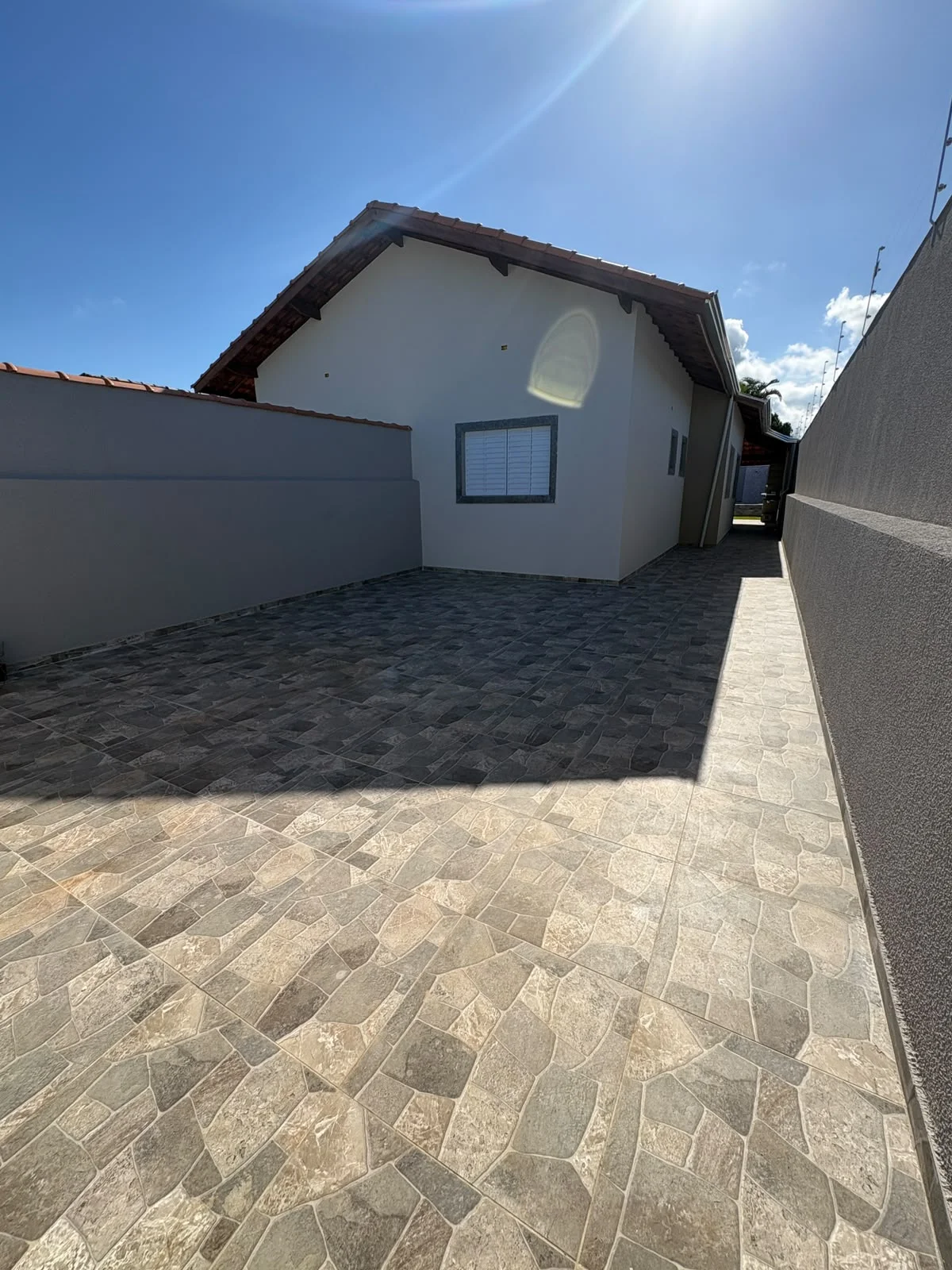 Casa com 2 dormitórios próximo à praia no bairro Cibratel II