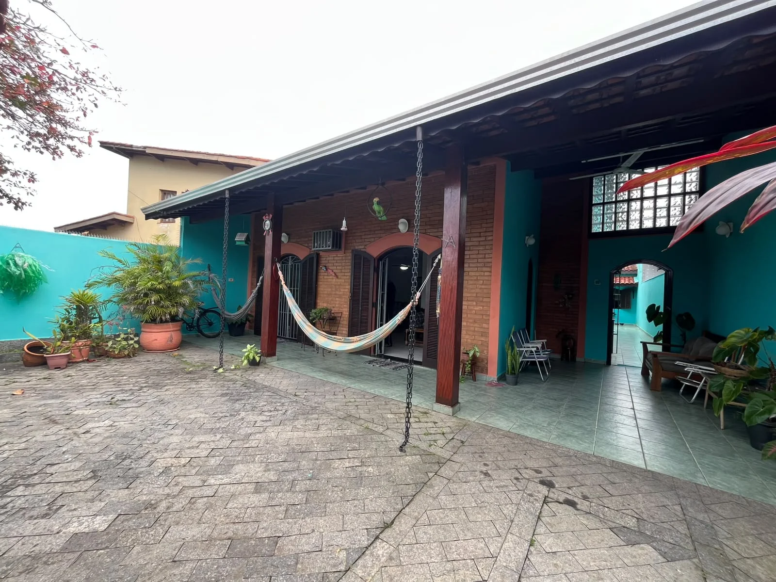 Casa com 3 dormitórios semi mobiliado próximo à praia no bairro Cibratel I