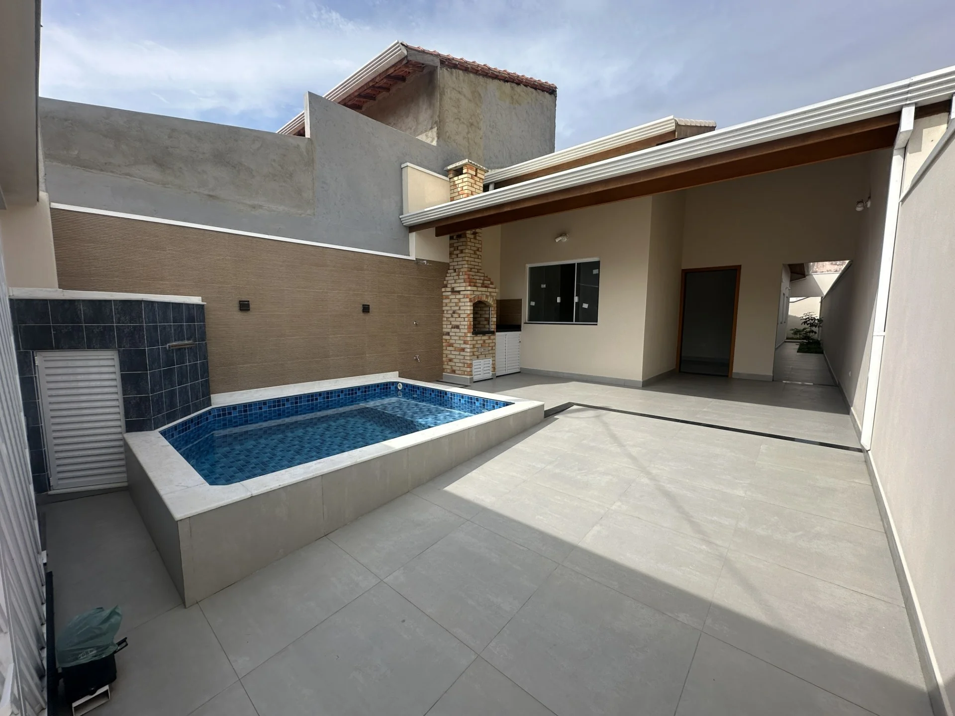 Casa com 3 dormitórios no bairro Park D'Aville