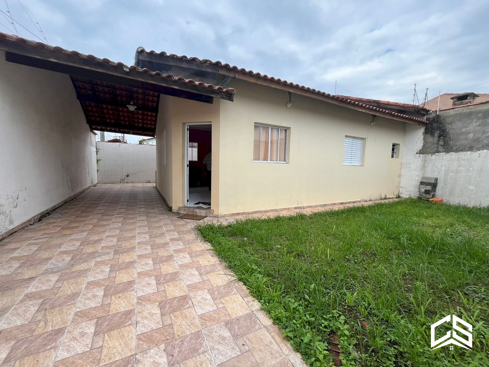 Casa a venda em Itanhaém - Com 2 dormitórios sendo 1 suíte