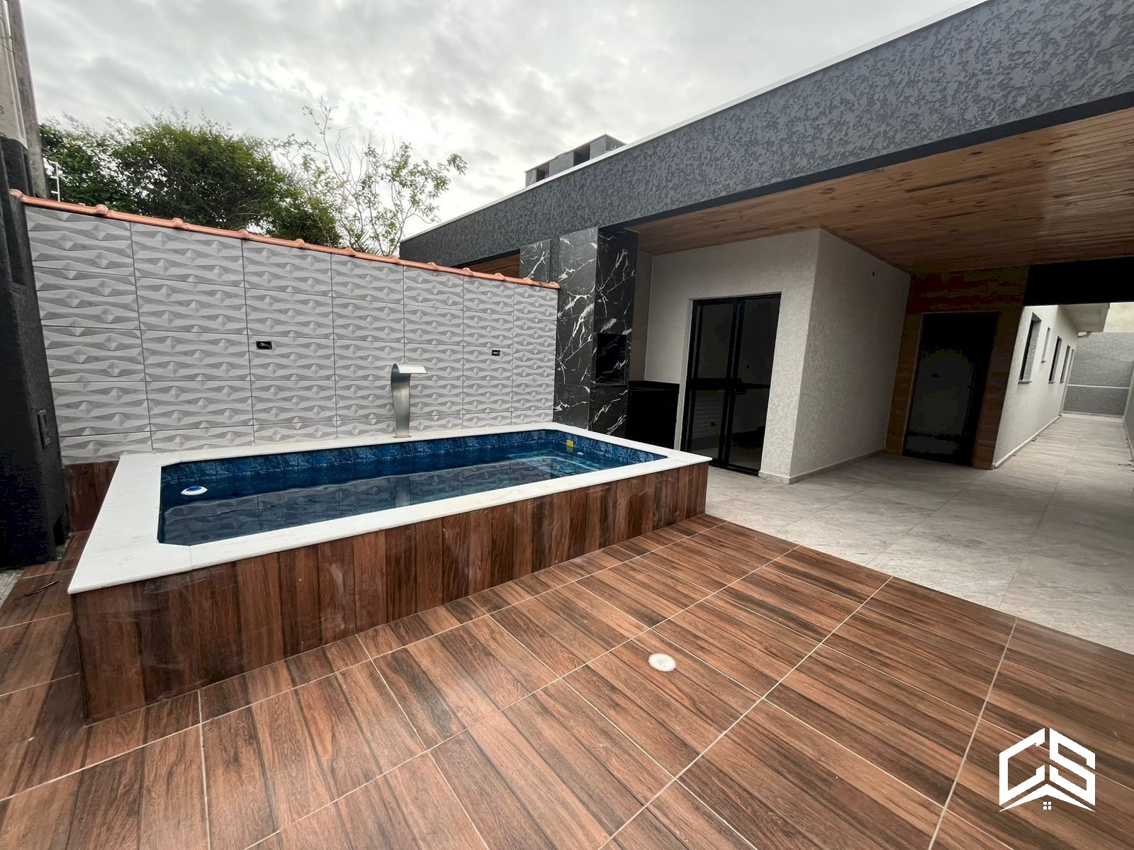 ÓTIMO IMÓVEL COM ÁREA GOURMET E PISCINA EM ITANHAÉM/SP