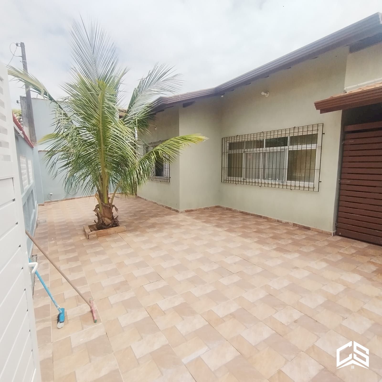 Casa com edícula à venda a 40 metros da praia