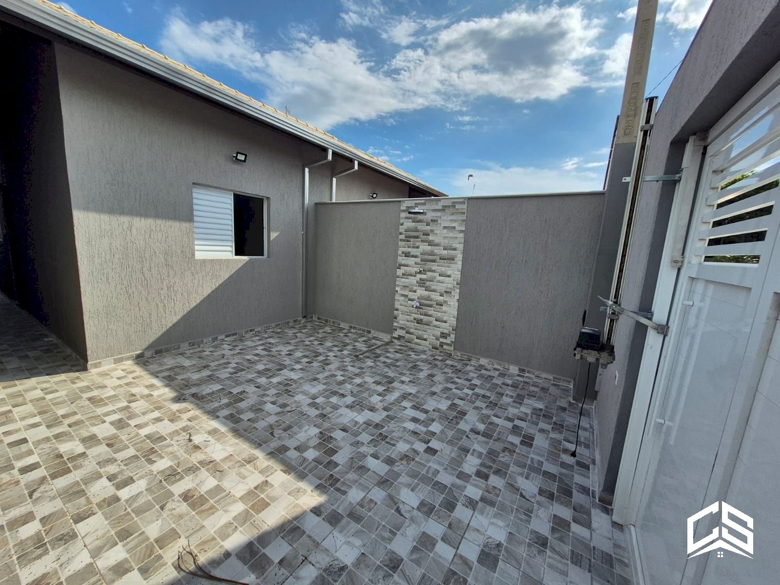 Casa à venda com 2 dormitórios no Jardim Suarão