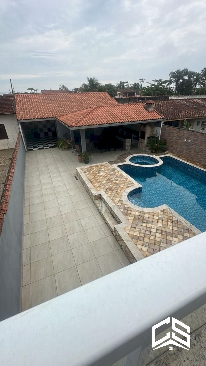 Casa com 3 dormitórios próximo à praia no bairro Praia dos Sonhos