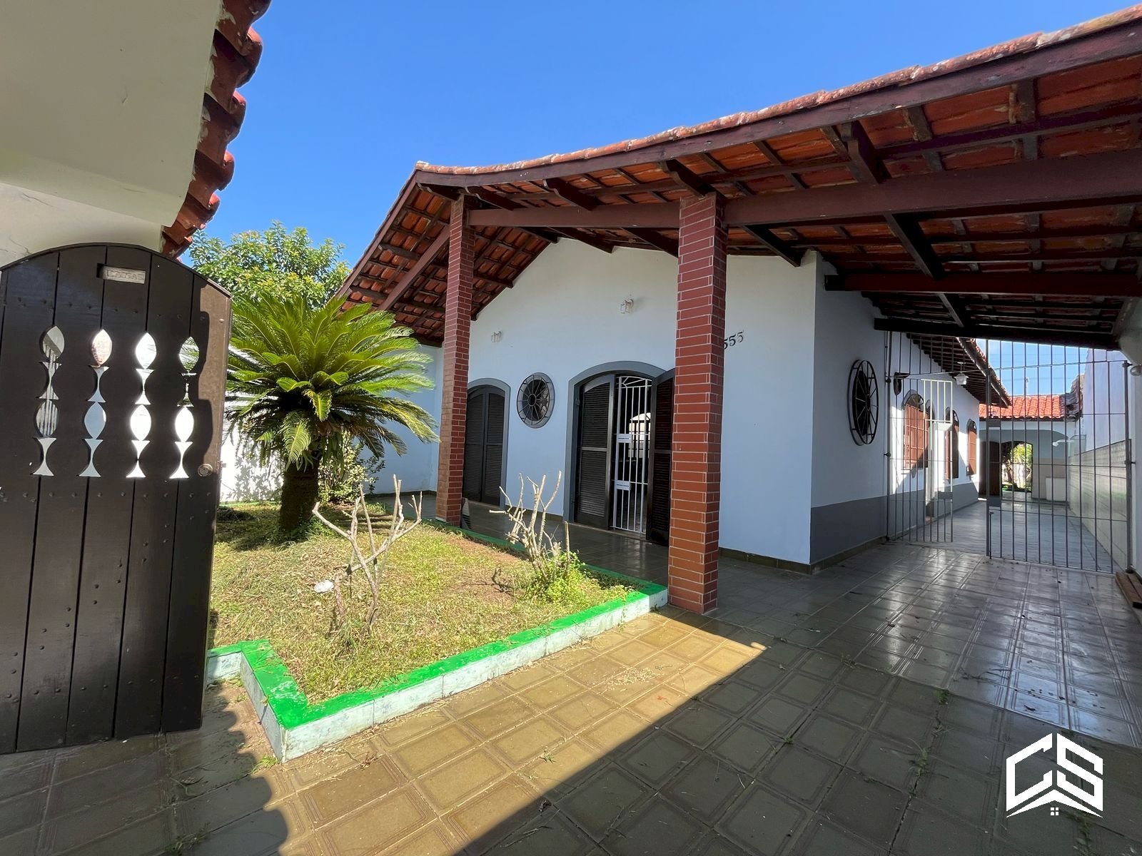 LINDA CASA COM PISCINA NO SUARÃO EM ITANHAÉM/SP