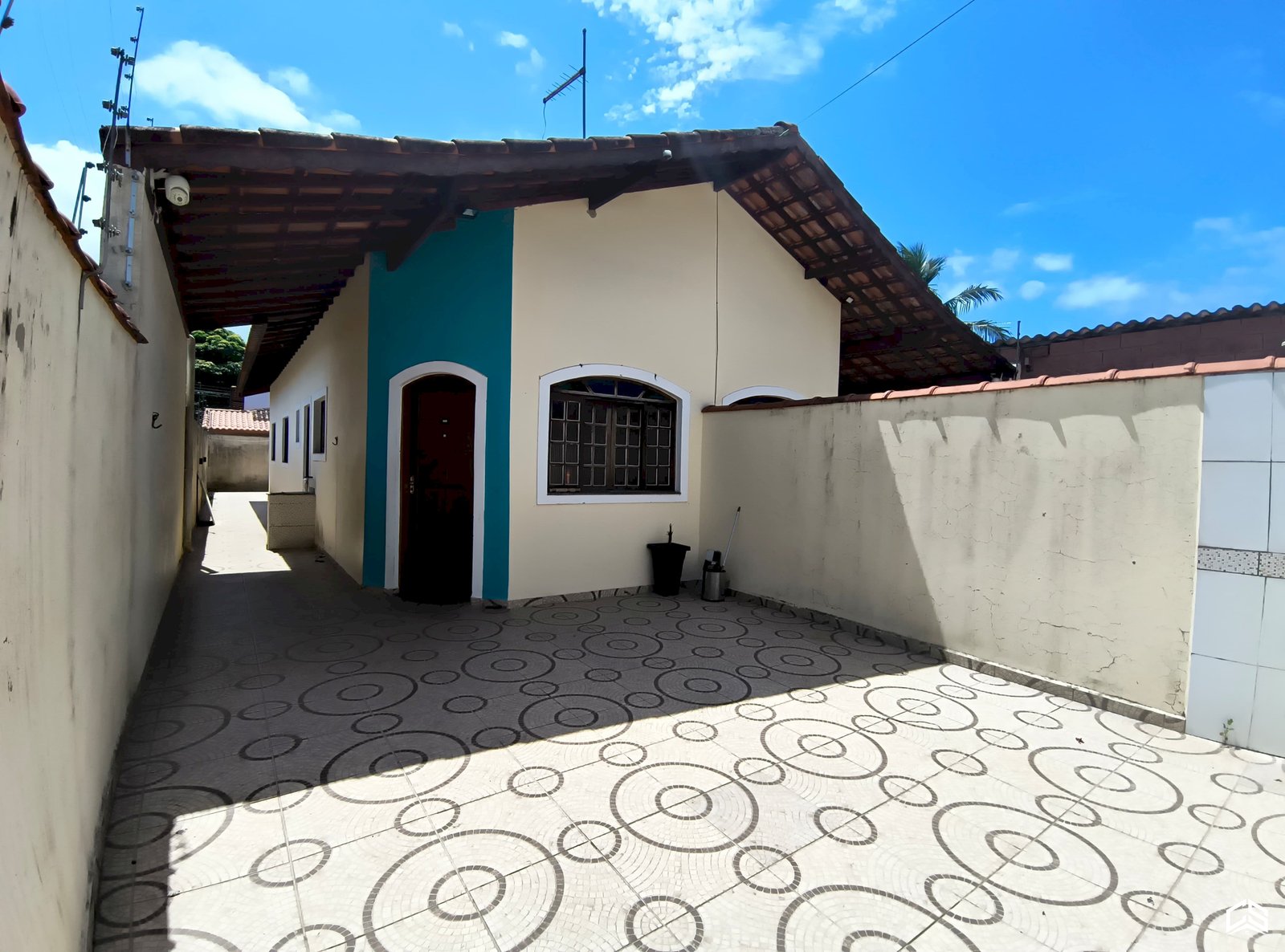 LINDA CASA À VENDA COM 2 DORMITÓRIOS EM ITANHAÉM/SP