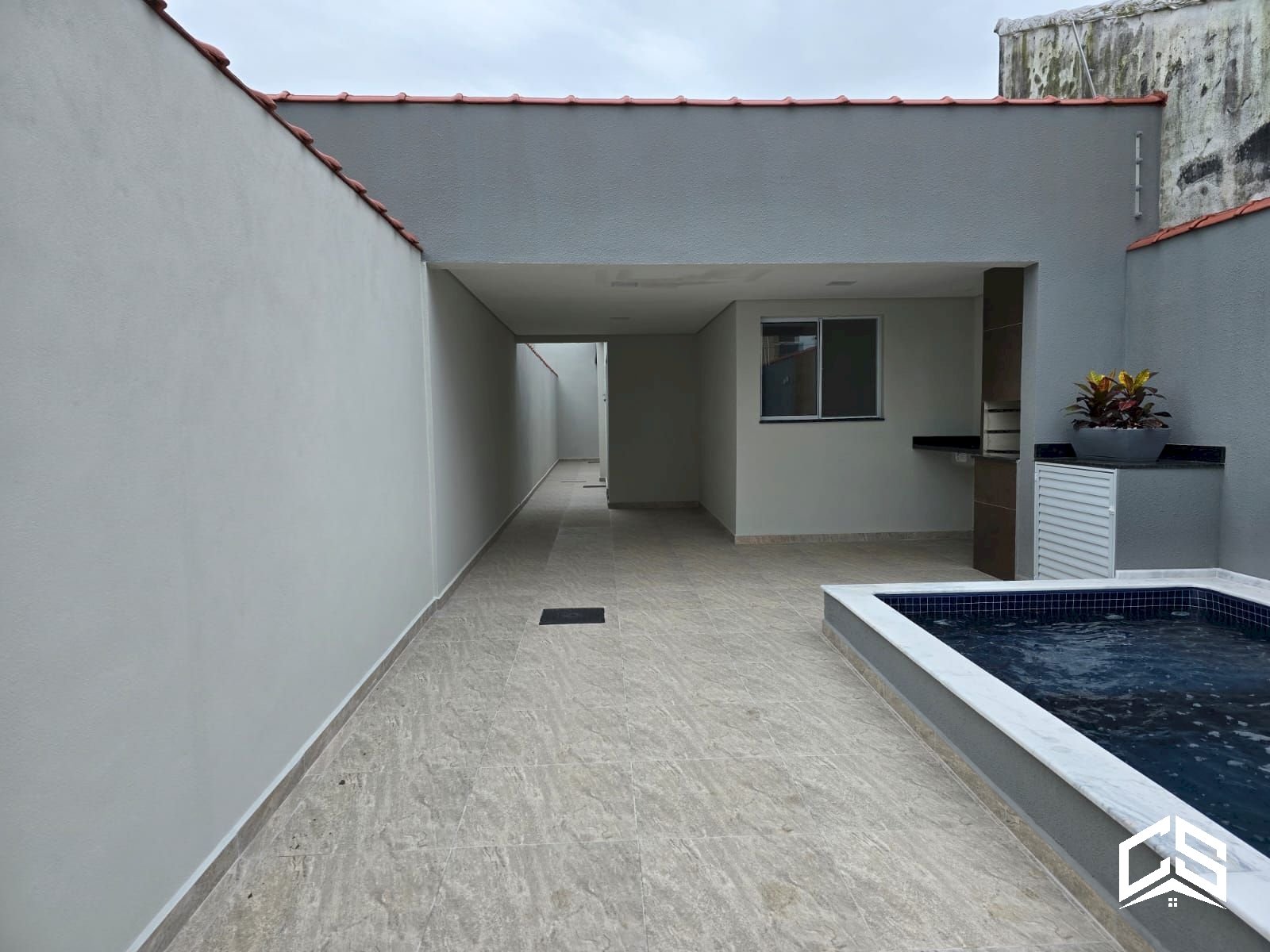 IMÓVEL NOVO COM PISCINA LADO PRAIA NO BAIRRO CORUMBA