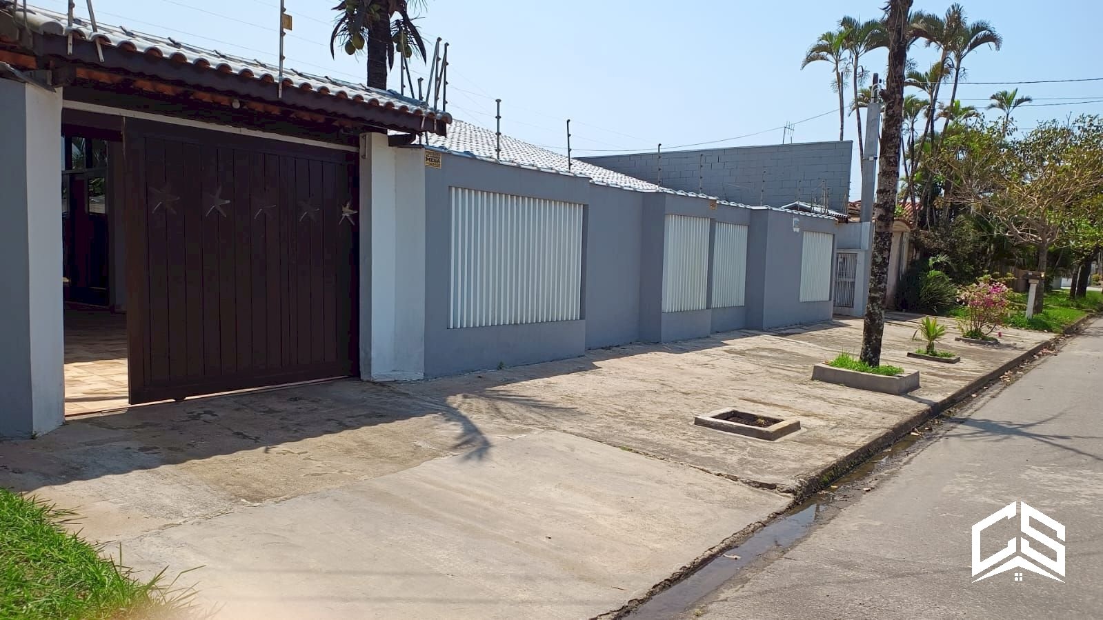 LINDA CASA LADO PRAIA COM EDICULA PARA VENDA
