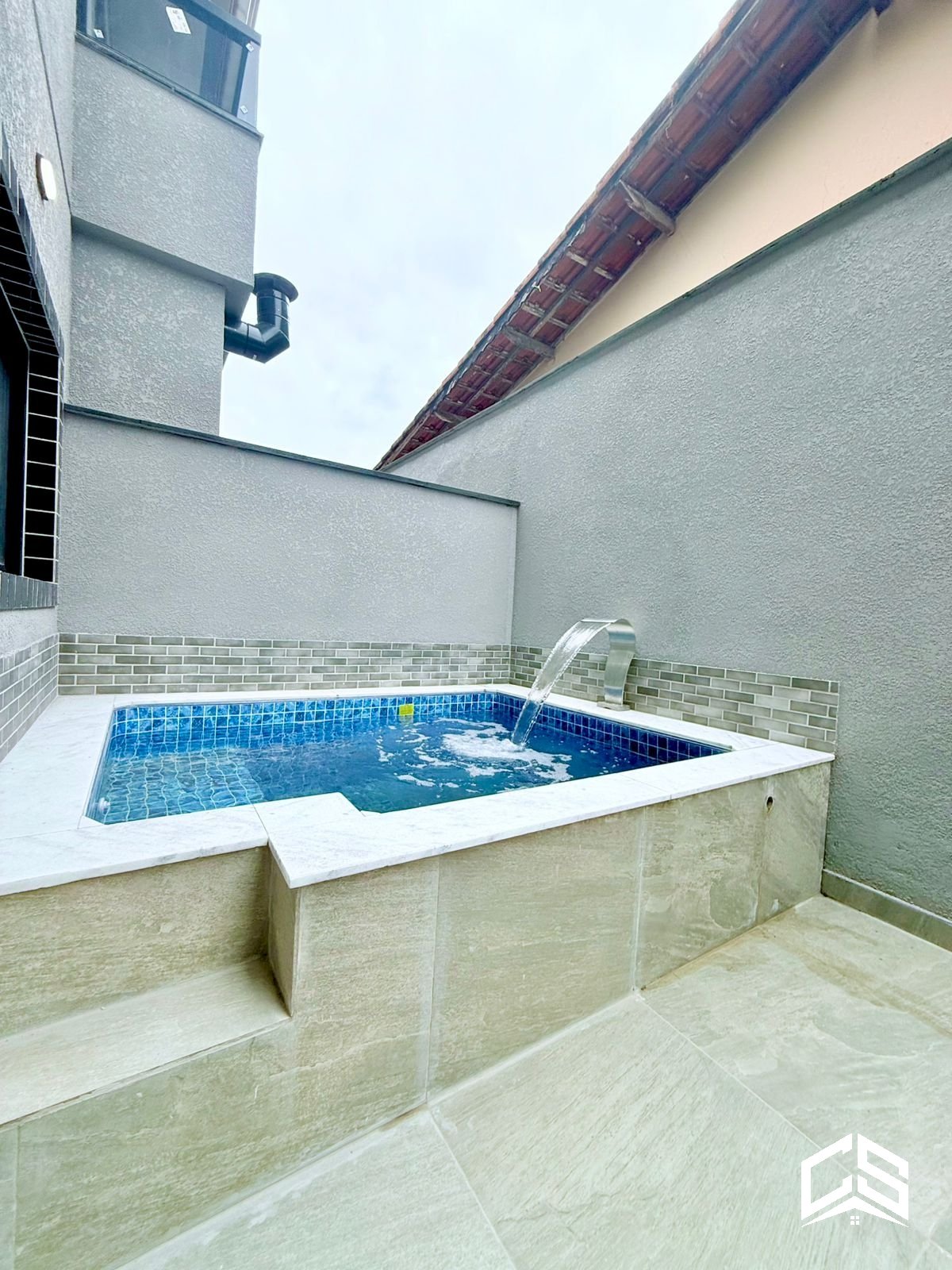 Casa com 2 dormitórios no bairro Laranjeiras