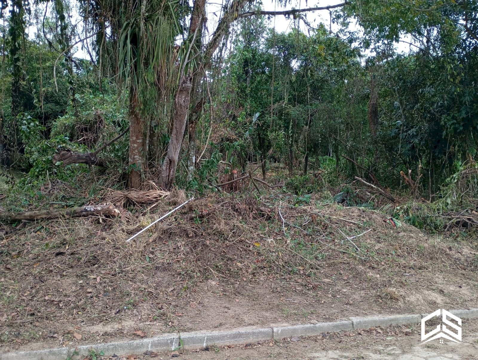 Terreno à venda no Umuarama com 900m²
